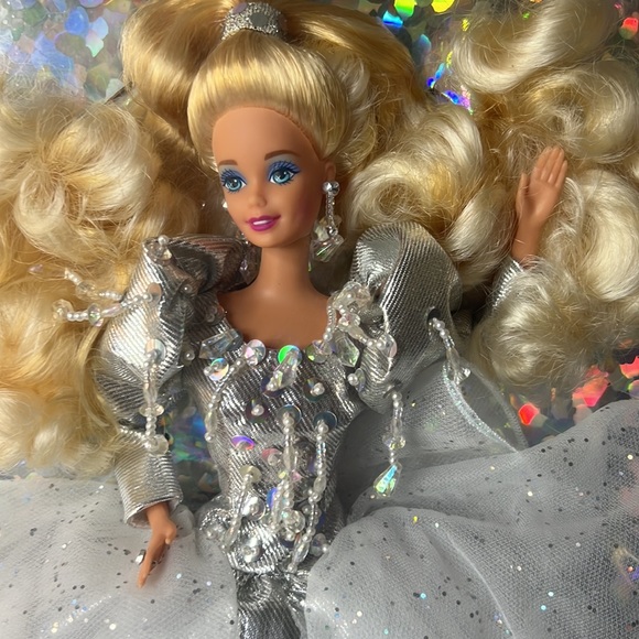 RARE RED BOTTOM HAPPY HOLIDAYS BARBIE SPECIAL EDITION VINTAGE 1992 DOLL - Picture 4 of 14